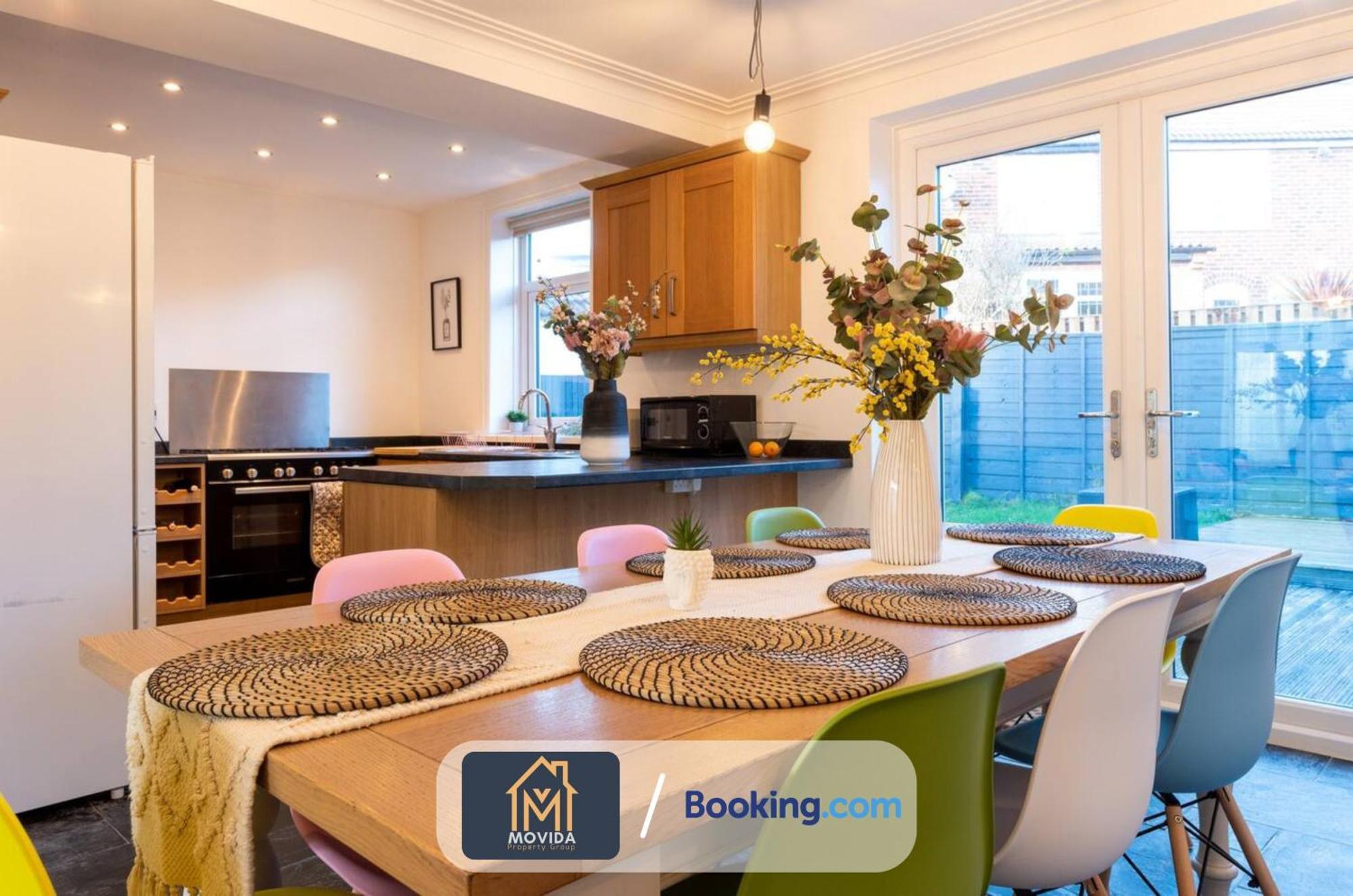 Large Modern 6 Bedroom House By Movida Property Group Short Lets & Serviced Accommodation With Games Room Leeds (West Yorkshire) Exterior foto