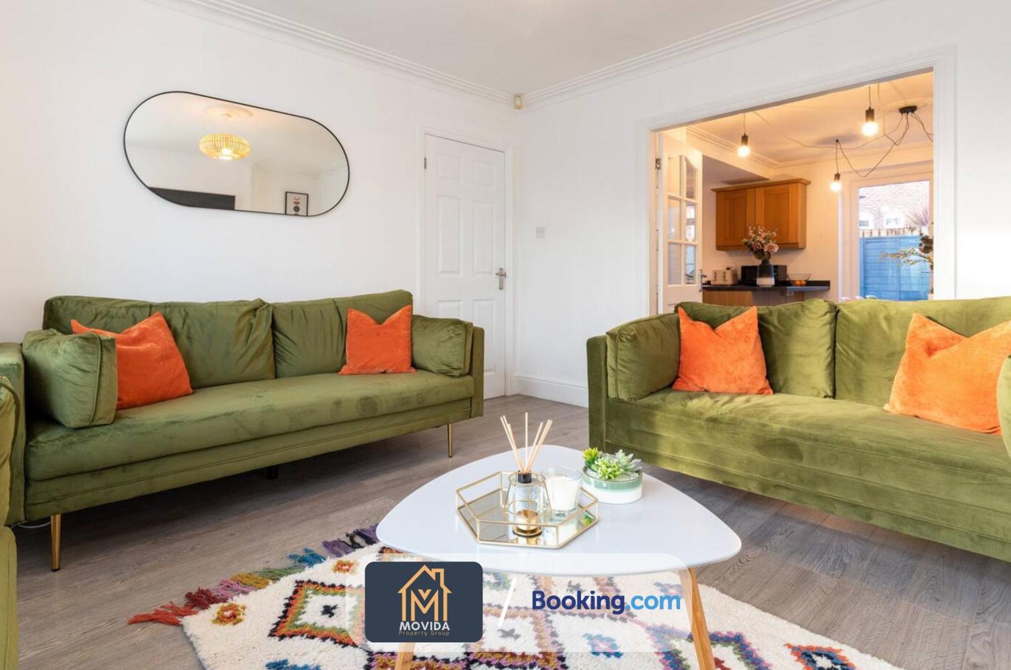 Large Modern 6 Bedroom House By Movida Property Group Short Lets & Serviced Accommodation With Games Room Leeds (West Yorkshire) Exterior foto