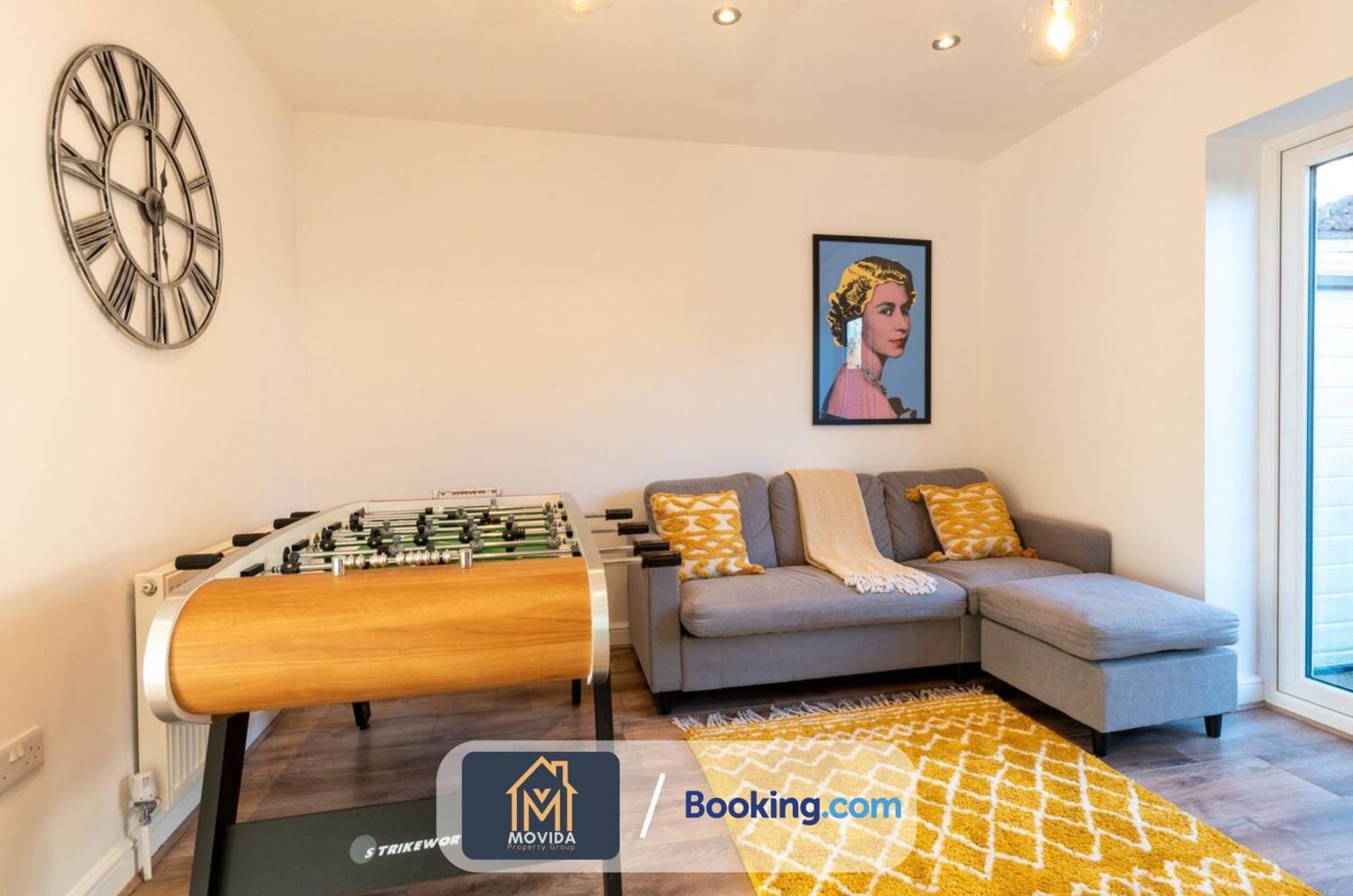 Large Modern 6 Bedroom House By Movida Property Group Short Lets & Serviced Accommodation With Games Room Leeds (West Yorkshire) Exterior foto