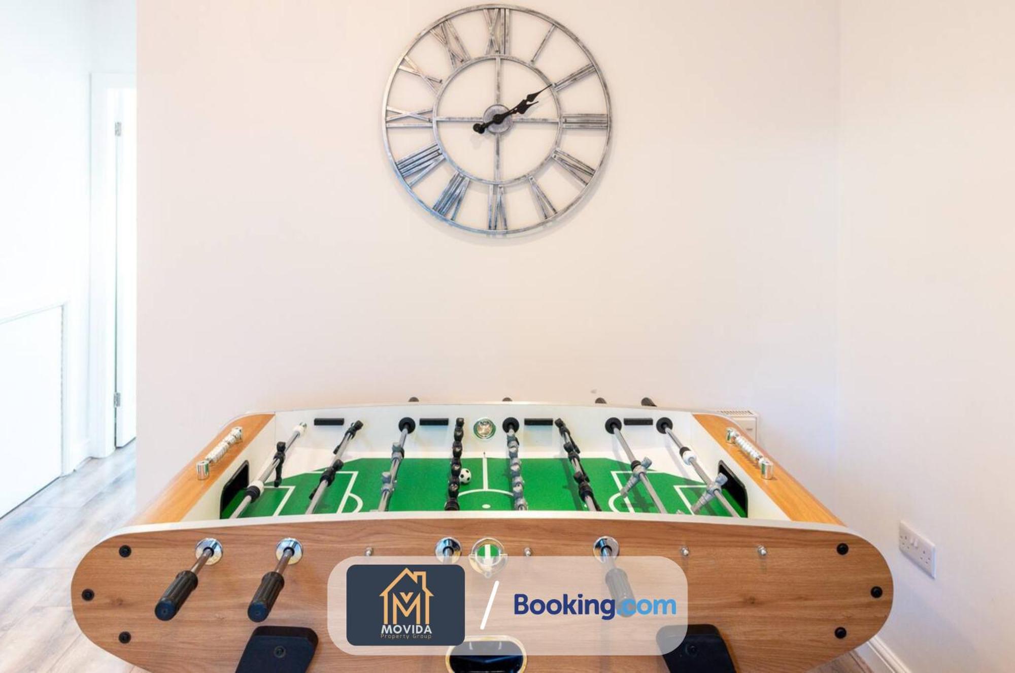 Large Modern 6 Bedroom House By Movida Property Group Short Lets & Serviced Accommodation With Games Room Leeds (West Yorkshire) Exterior foto