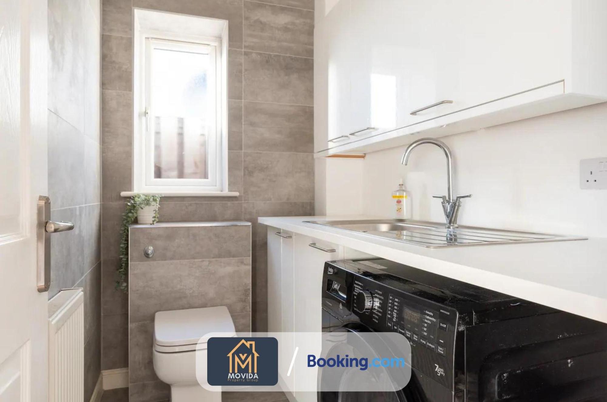 Large Modern 6 Bedroom House By Movida Property Group Short Lets & Serviced Accommodation With Games Room Leeds (West Yorkshire) Exterior foto