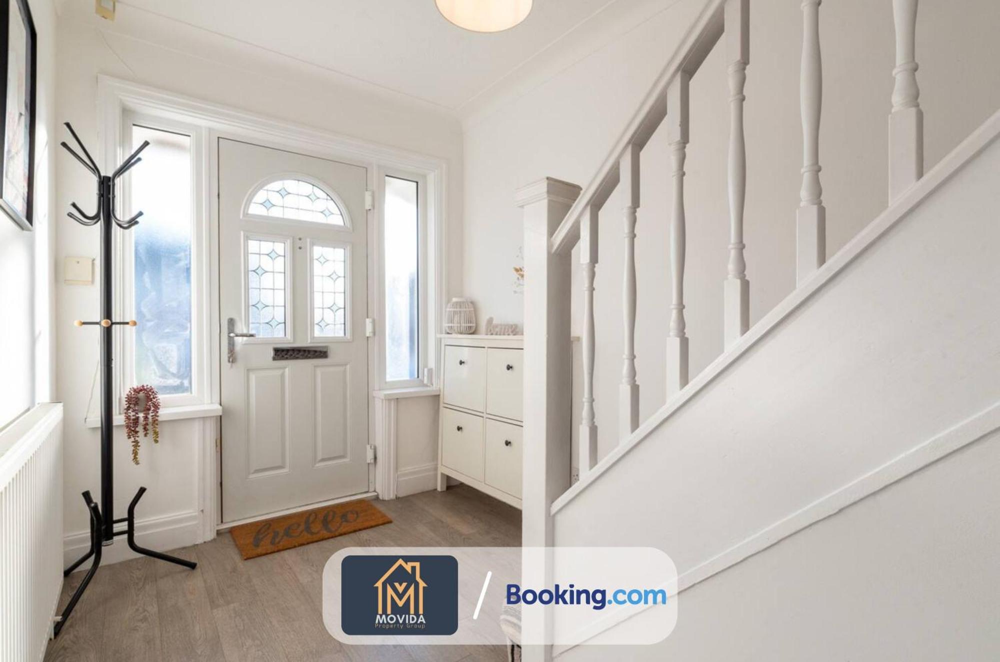 Large Modern 6 Bedroom House By Movida Property Group Short Lets & Serviced Accommodation With Games Room Leeds (West Yorkshire) Exterior foto